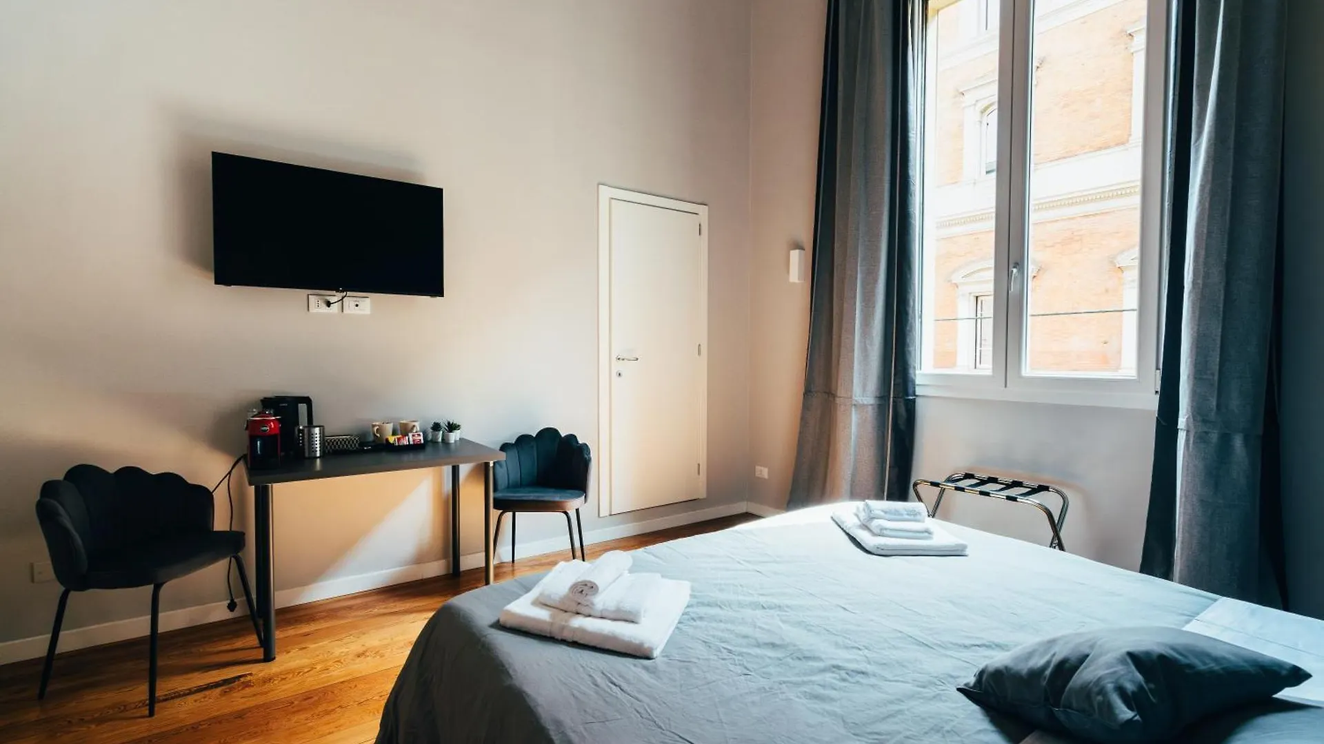 Bologna Suites - Private Bathroom Guest house