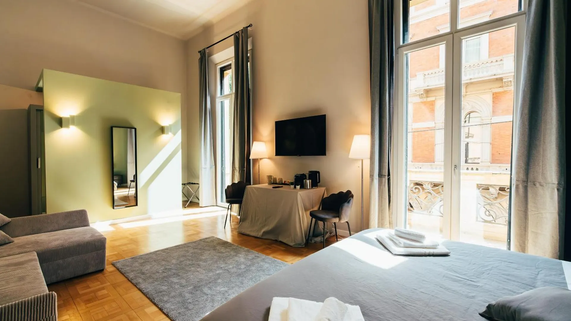 Bologna Suites - Private Bathroom Guest house